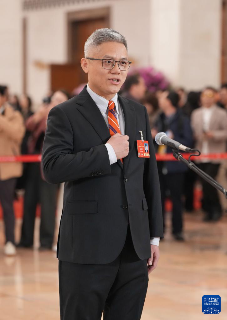 春光无限好 奋进正当时——十四届全国人大三次会议首场“代表通道”扫描
